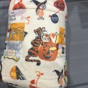 Disney Winnie the Pooh Cosy Soft Oversized Halloween Blanket Throw